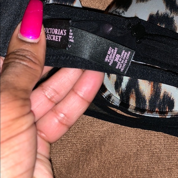 SOLD-Victoria’s Secret bra 36B - Picture 2 of 3